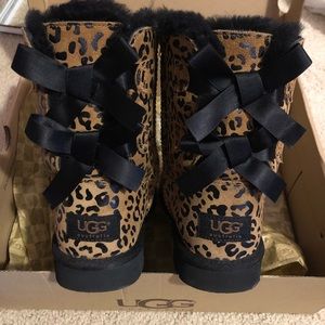 Kids UGG Bailey Bow Leopard | EUC with box